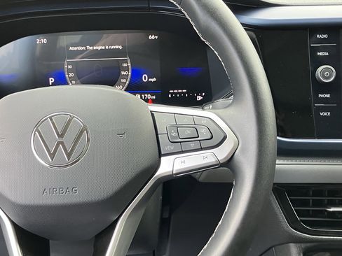 Used 2024 Volkswagen Taos SE image 22