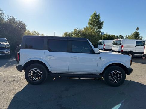 Used 2024 Ford Bronco Outer Banks AWD/4WD image 6