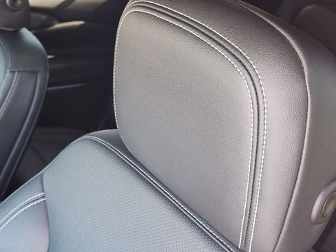 Used 2024 Chevrolet Traverse LT w/ Midnight/Sport Edition image 19