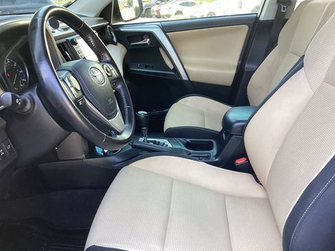 Used 2017 Toyota RAV4 XLE AWD/4WD image 5