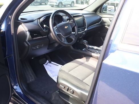 Used 2023 Chevrolet Traverse LT image 8