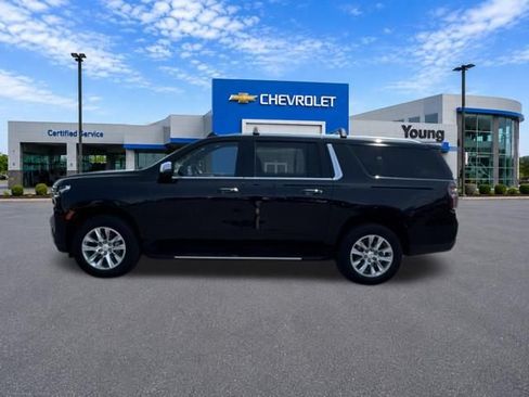 Used 2023 Chevrolet Suburban Premier w/ Max Trailering Package AWD/4WD image 4