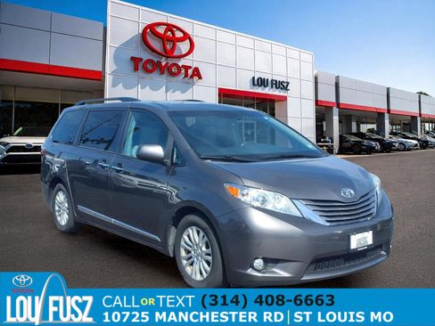 Used 2017 Toyota Sienna XLE Premium image 1