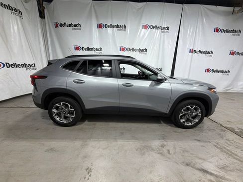 Used 2024 Chevrolet Trax LT w/ Driver Confidence Package FWD image 8