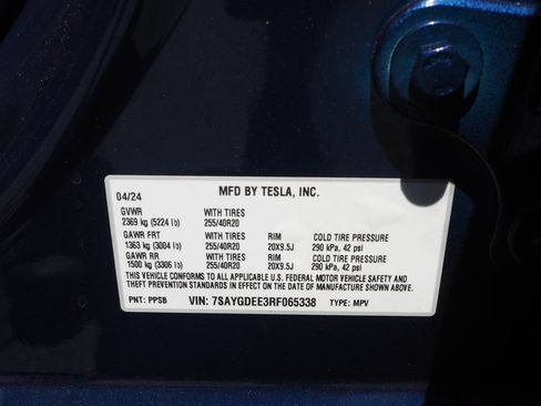 Used 2024 Tesla Model Y Long Range AWD/4WD image 29