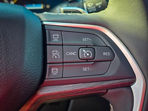 Certified 2024 Jeep Grand Cherokee L Limited image 21