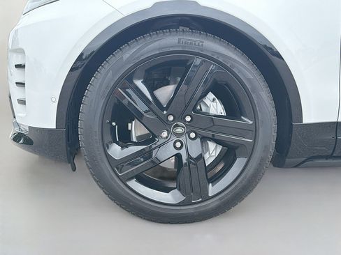 Used 2025 Land Rover Discovery Dynamic SE AWD/4WD image 44