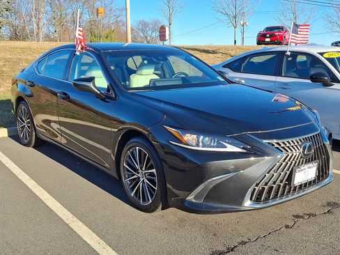 Used 2023 Lexus ES 250 w/ Premium Package image 2