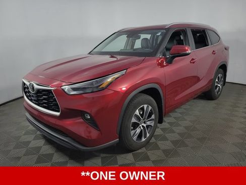 Used 2025 Toyota Highlander XLE FWD image 6