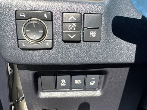 Used 2023 Lexus GX 460 Premium w/ Accessory Package AWD/4WD image 28
