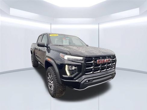 Used 2023 GMC Canyon AT4 w/ Canyon Safety Plus Package AWD/4WD image 2