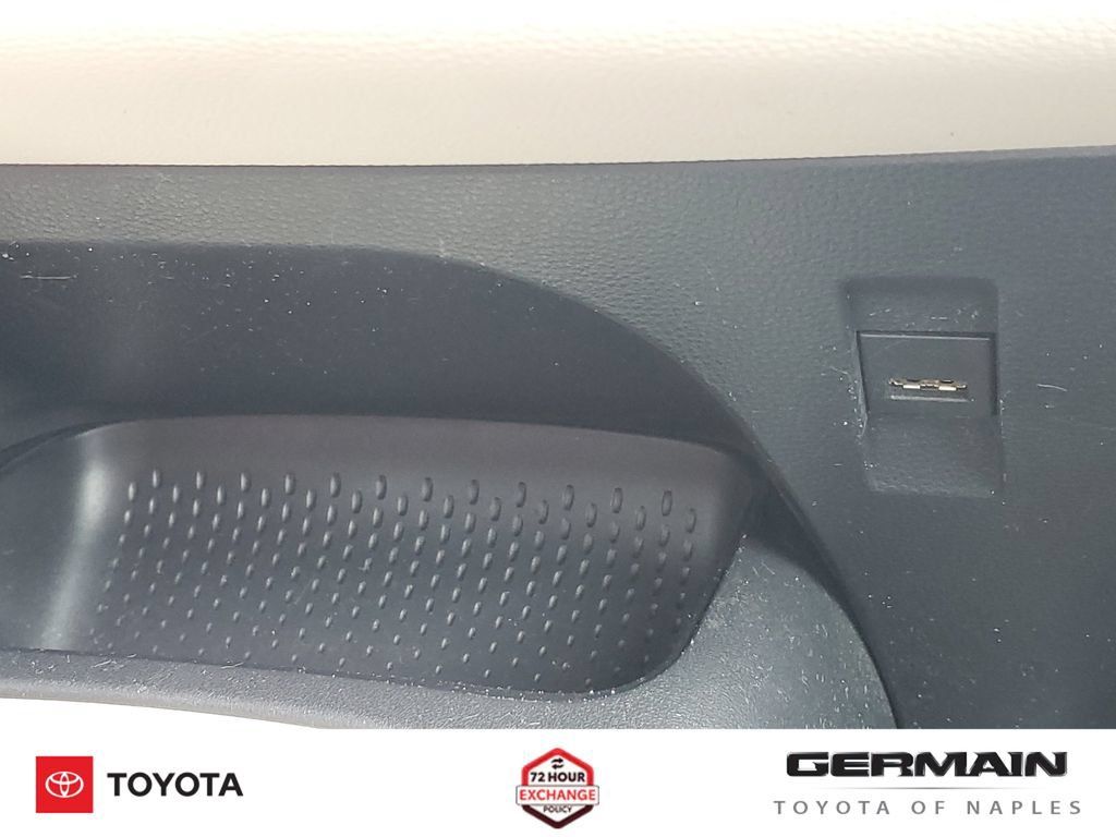 Used 2022 Toyota Corolla LE FWD image 32