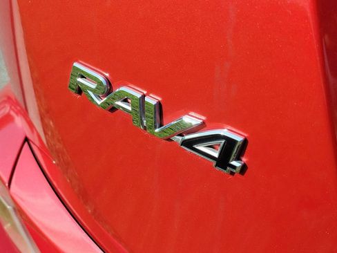 Used 2017 Toyota RAV4 XLE image 10