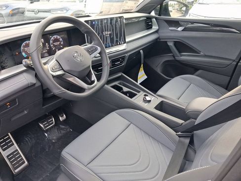 New 2026 Volkswagen Tiguan SE R-Line FWD image 7