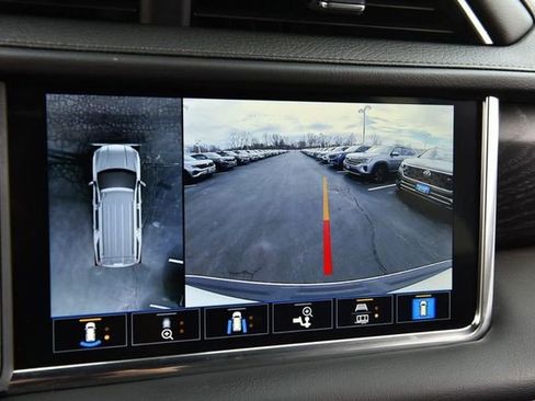 Used 2021 GMC Yukon Denali w/ Denali Premium Package image 13