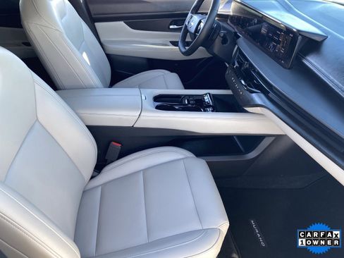 Used 2025 Nissan Murano SV image 12