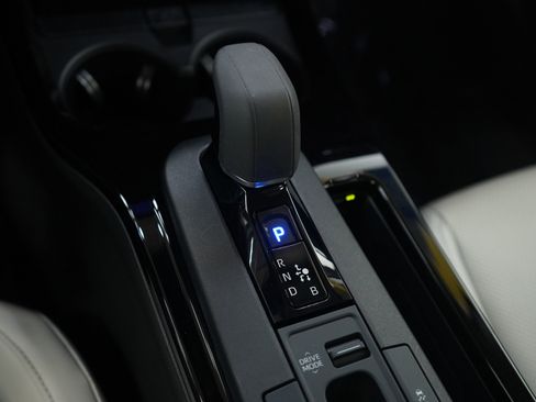 Used 2025 Toyota Prius XLE image 24