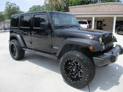 Used 2014 Jeep Wrangler Unlimited Sport AWD/4WD image 2