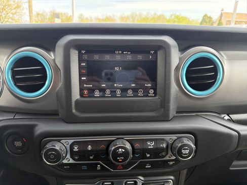 Used 2023 Jeep Wrangler Unlimited w/ Cold Weather Group AWD/4WD image 24