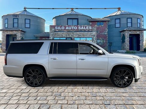 Used 2018 GMC Yukon XL SLT w/ Open Road Package AWD/4WD image 7