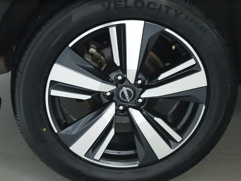 Used 2023 Nissan Rogue SL AWD/4WD image 12