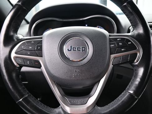 Used 2019 Jeep Grand Cherokee Altitude image 23