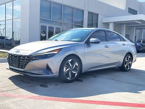 Used 2023 Hyundai Elantra Limited image 3