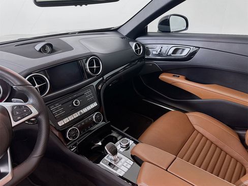 Used 2017 Mercedes-Benz SL 550 image 26