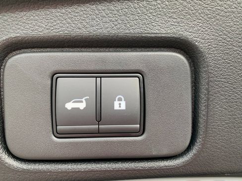 New 2026 Nissan Pathfinder SV image 6