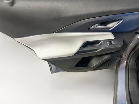 Used 2025 Chevrolet Equinox EV LT image 25