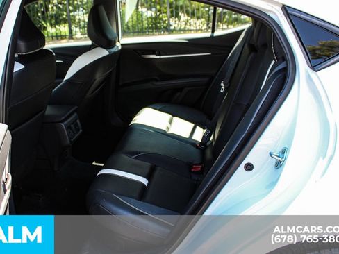 Used 2025 Toyota Camry SE image 18