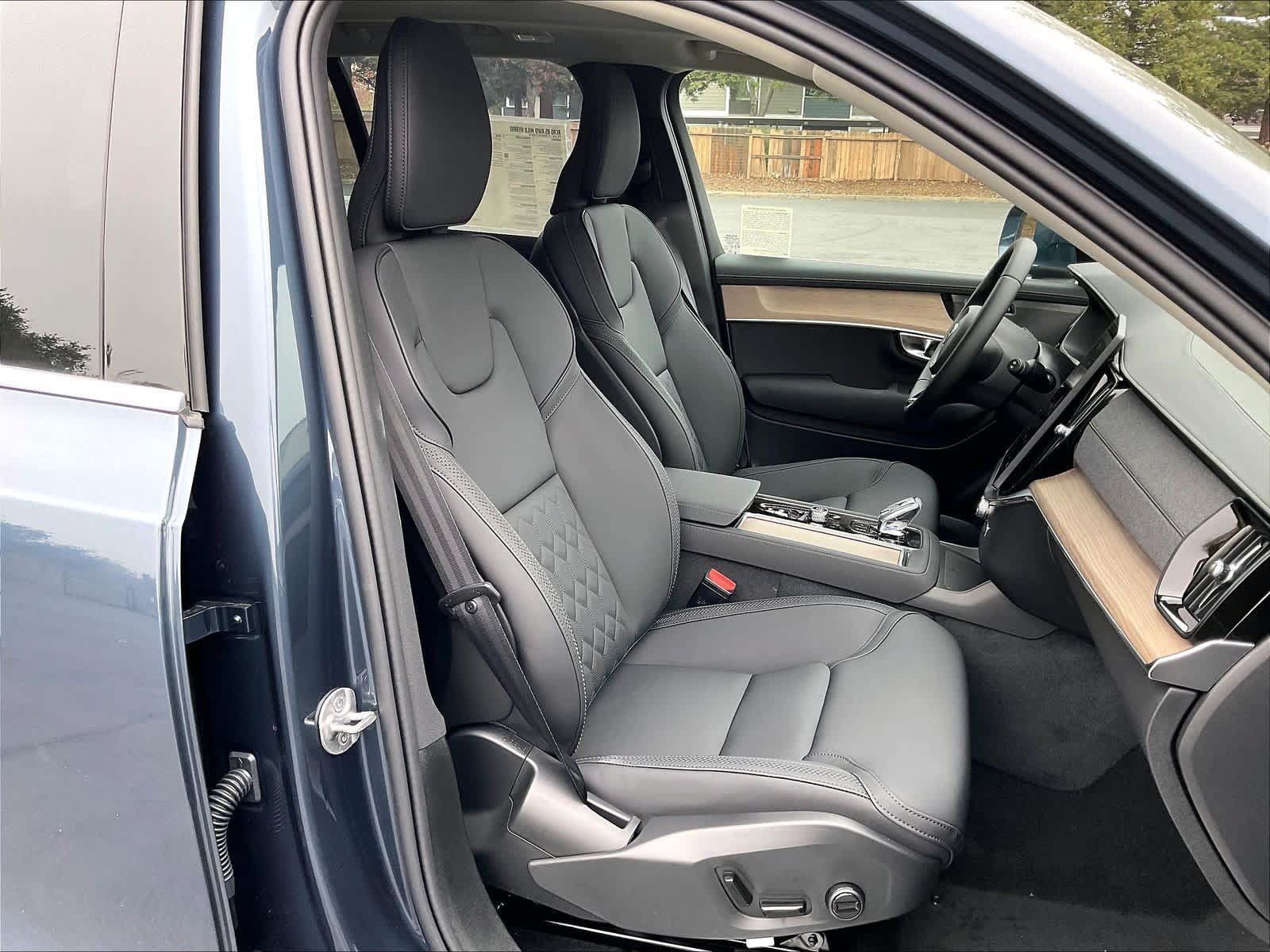 New 2026 Volvo XC90 B5 Plus w/ Protection Package AWD/4WD image 32