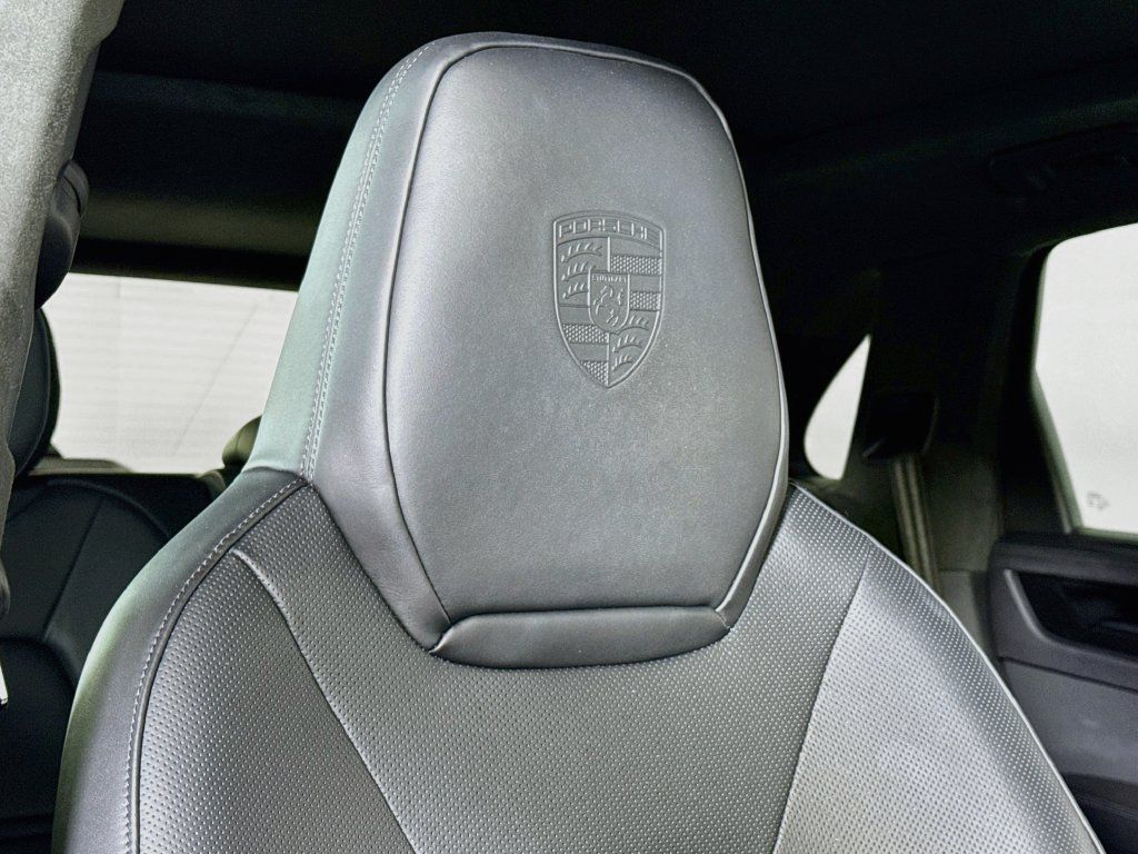 Certified 2025 Porsche Cayenne GTS AWD/4WD image 23