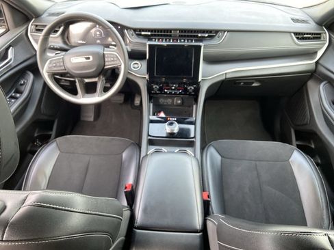 Used 2024 Jeep Grand Cherokee Altitude image 53