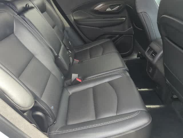 Used 2024 GMC Terrain SLT AWD/4WD image 12