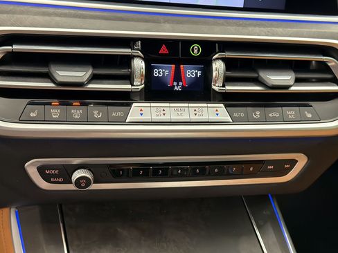 Used 2023 BMW X5 xDrive40i w/ Parking Assistance Package AWD/4WD image 23