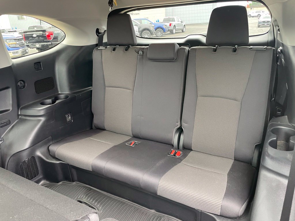 Used 2023 Toyota Highlander L AWD/4WD image 9