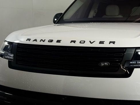 Used 2023 Land Rover Range Rover Long Wheelbase SE image 12