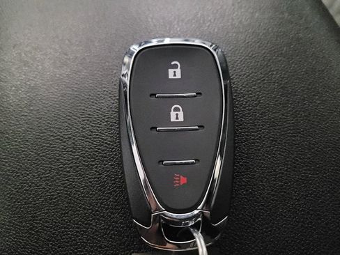 Used 2018 Chevrolet Equinox LT FWD image 32