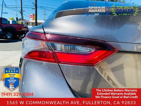 Used 2018 Toyota Camry SE FWD image 18