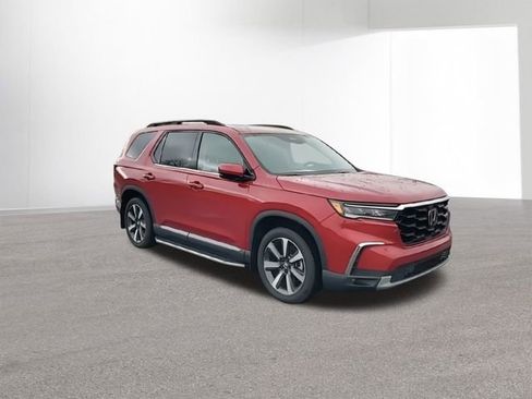 Used 2025 Honda Pilot Touring image 2