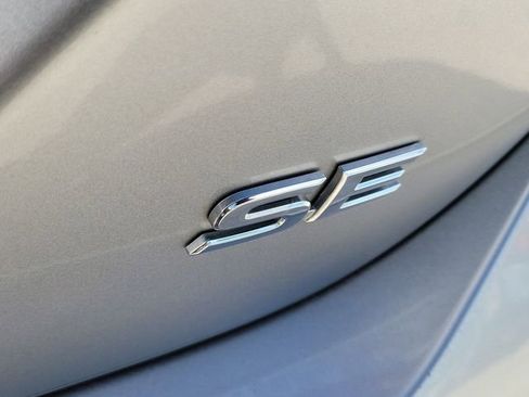 Used 2024 Toyota Camry SE image 9