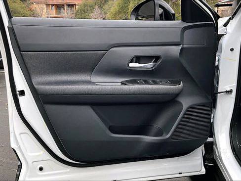 New 2026 Nissan Kicks SV image 10