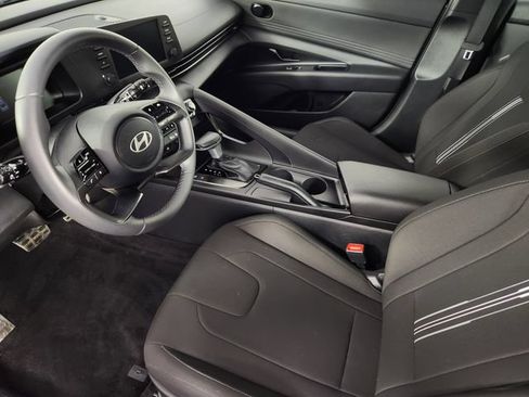 Certified 2025 Hyundai Elantra Sport FWD image 9