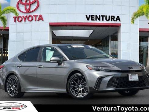 Certified 2025 Toyota Camry SE FWD image 1