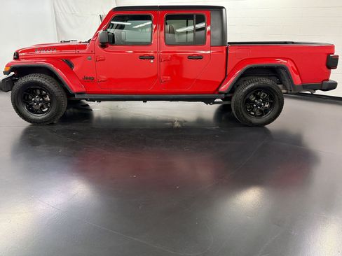 Used 2024 Jeep Gladiator Sport AWD/4WD image 2