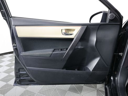 Used 2015 Toyota Corolla LE image 12