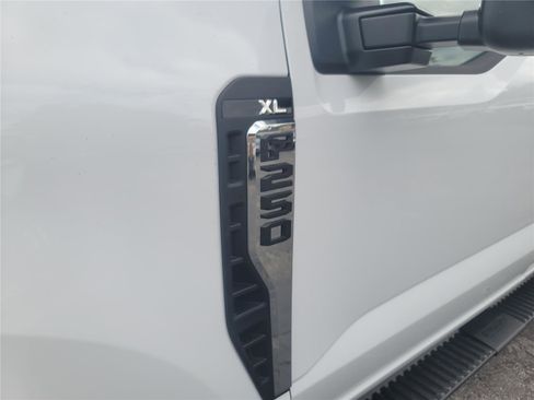 Used 2026 Ford F250 XL w/ XL Chrome Package image 12