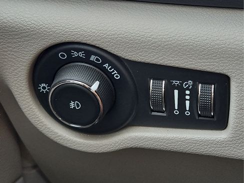 Used 2022 Chrysler Pacifica Touring-L FWD image 15