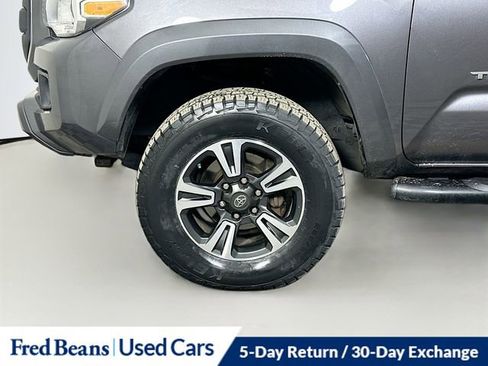 Used 2016 Toyota Tacoma TRD Sport w/ Towing Package image 30